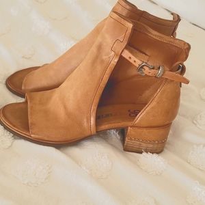 Free People A.S.98 Morgan buckle sandals.  Size 41 leather Camel color